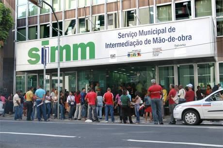Atendimento é feito das 7h às 17h, mediante distribuição de senhas, que são entregues a partir das 6h30