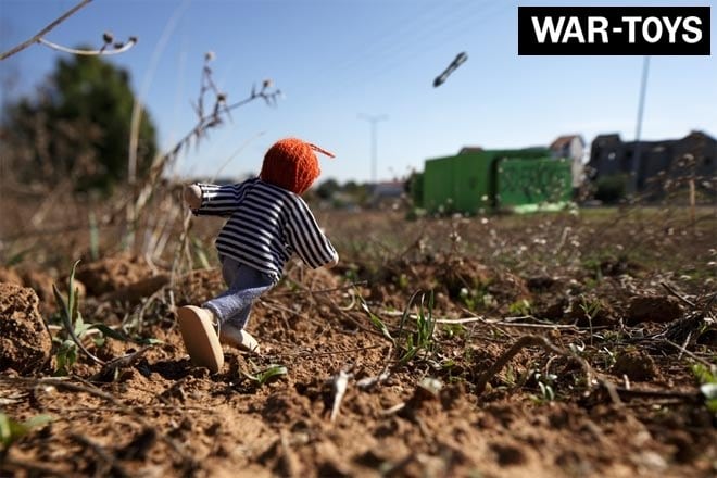 Em Israel, os meninos e meninas afetados pela guerra colocaram no papel um grande medo de serem atacados, com referências constantes a toques de recolher.

O projeto continua. Brian quer incluir a perspectiva das crianças na Colômbia, no Sudão, no Sudão do Sul, no Afeganistão e no Oriente Médio, resultando em quase 90 fotografias 
