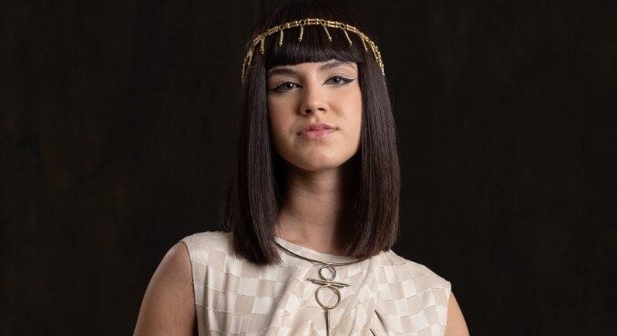 Ana Júlia Cestaro é Néftis em Reis — A Sucessão