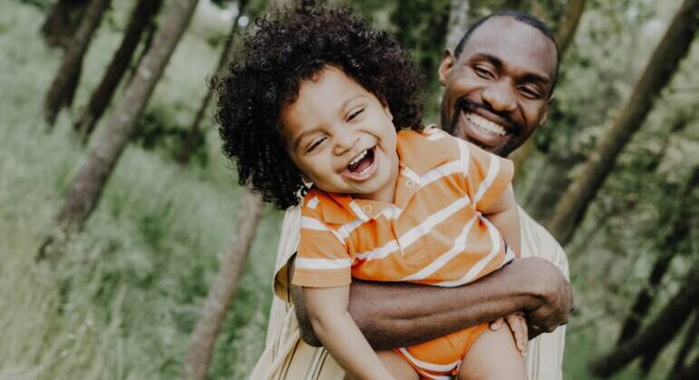 Pesquisa constatou que não há relação direta entre renda e sensação de felicidade