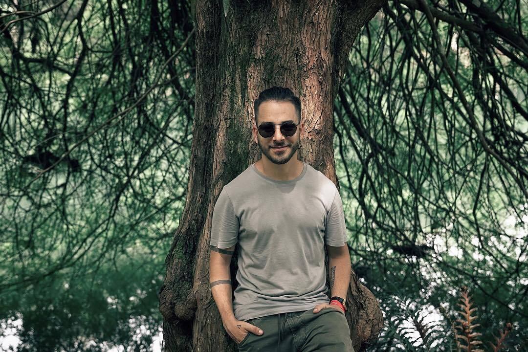 Junior
também passou por uma mudança drástica na carreira solo
