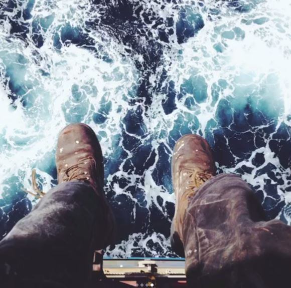 O capitão de um navio John D. @abstractconformity revelou sua vida no mar e foi para no perfil oficial da Apple