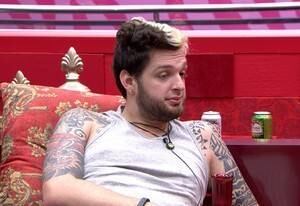 Cássio está de olho em Amanda