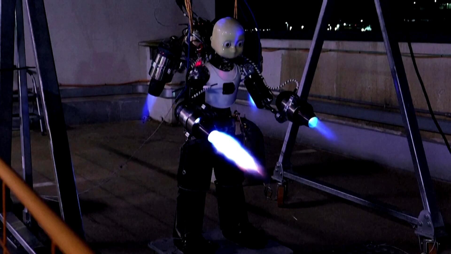 Conheça o robô humanoide capaz de voar com mini turbinas e atuar em emergências extremas