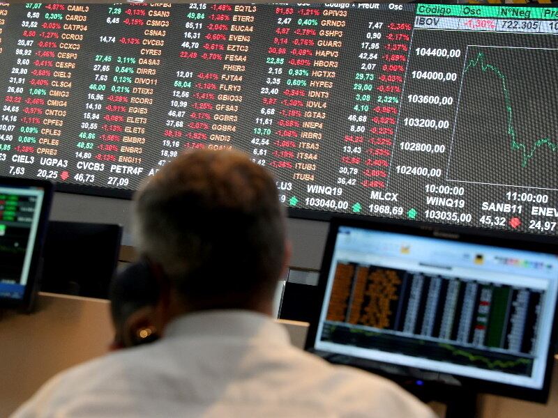 Dólar era negociado em queda