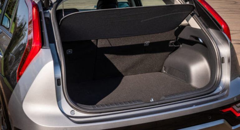 Porta-malas tem a capacidade de 425 litros