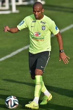 Maicon foi titular na partida contra a Colômbia