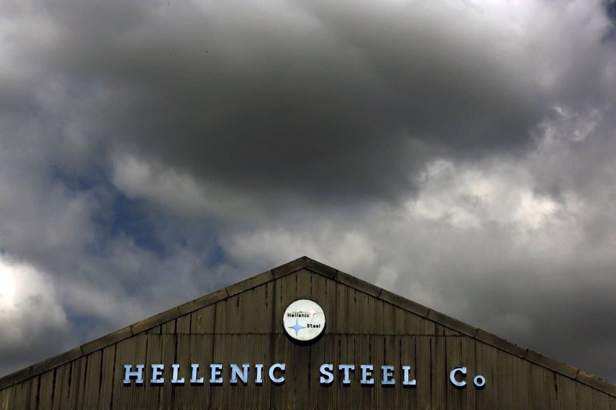 Uma viagem de 2.500 km de Atenas ao nordeste da Grécia e
de volta através da região do Peloponeso evidencia os restos da indústria
grega, que sofreu uma queda de 30% em sua produção, se comparado ao seu pico