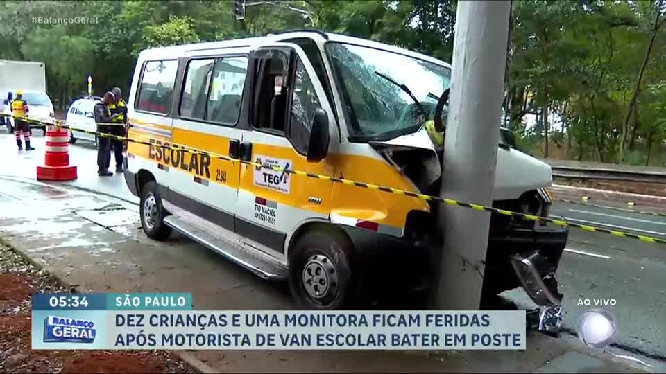 Dez crianças e uma monitora ficam feridas após van escolar bater em poste em São Paulo
