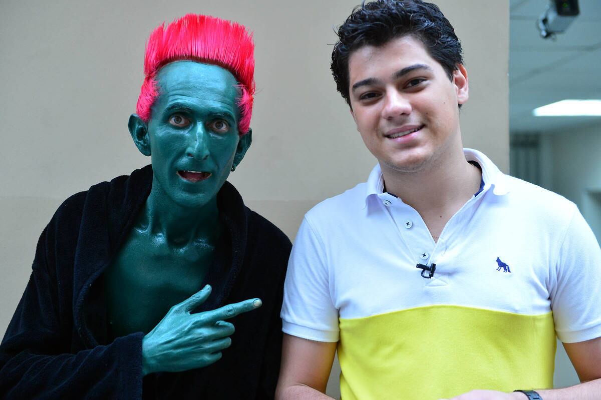E mais um usuário do R7 Pontos sai satisfeito com o seu prêmio! Desta vez o sortudo foi Victor Hugo dos Santos Filho, um mineirinho que veio lá de Pratápolis para realizar o seu sonho de conhecer de pertinho os bastidores do Legendários. 