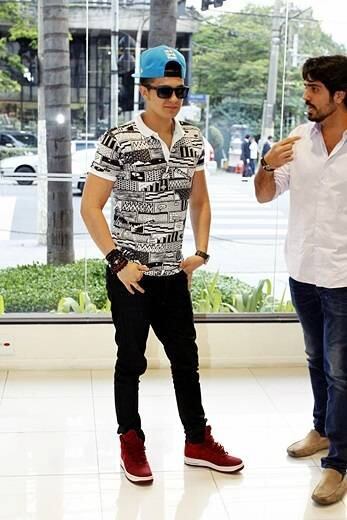 Durante o período com o Dodge Durango, Luan Santana provavelmente se sentará no banco traseiro e deixará a direção para seus motoristas particulares. Ali o cantor terá à disposição um poderoso sistema de DVD com fones sem fio

Saiba tudo sobre carros! Acesse R7.com/carros
E confira os melhores preços de novos e usados em r7.icarros.com.br
