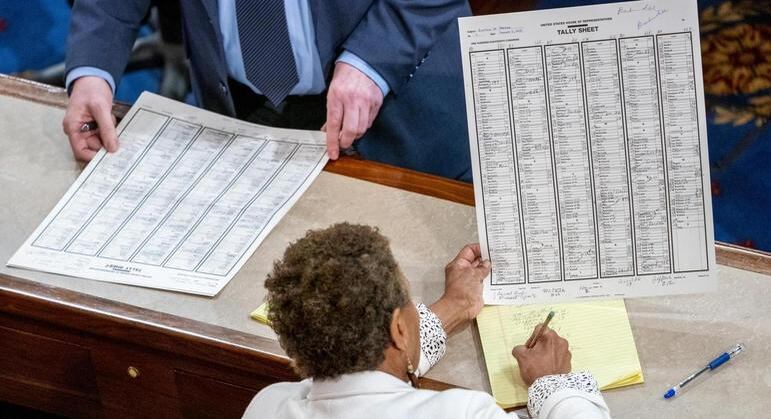 Mais de 400 deputados votam para escolher o presidente da Câmara