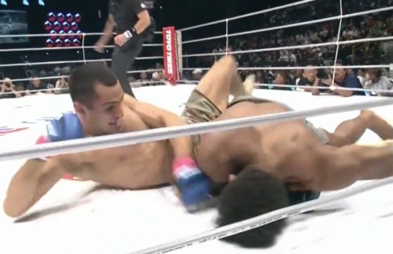 Ronaldo Jacaré levou a pior contra Mousasi em 2008