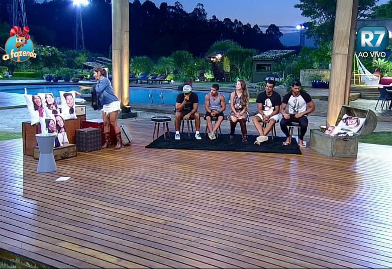 Melhor atividade
“Nossa, foram tantas! A da almofada e da ferroada. Pude
falar umas coisas para o JP que eu não concordava. Cada um escolhe o jeito que
vai jogar, não julgo, ninguém está errado. Só fiquei chateado com o que algumas
pessoas falaram de mim”
+ Douglas Sampaio agradece Mara Maravilha pelos tapas na cara: "Foram tapas de R$ 2 milhões"
+ Acesse R7 Play e assista às íntegras do Hoje em Dia! Clique e experimente de graça!