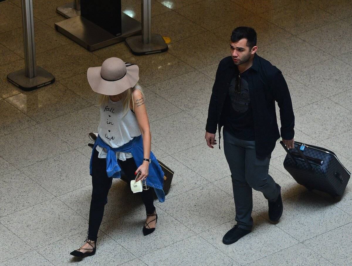 Mas o empresário usou seu Instagram para desmentir a informação.

— Sou flamenguista e seria incapaz de falar algo que denegrisse qualquer ídolo nosso. Com a Antonia Fontenelle, passei a admirar todos os ex dela e suas histórias: de Marcos Paulo a Emerson Sheik. Como eu poderia agredir alguém que tratou tão bem a mulher que eu mais amo na vida?
