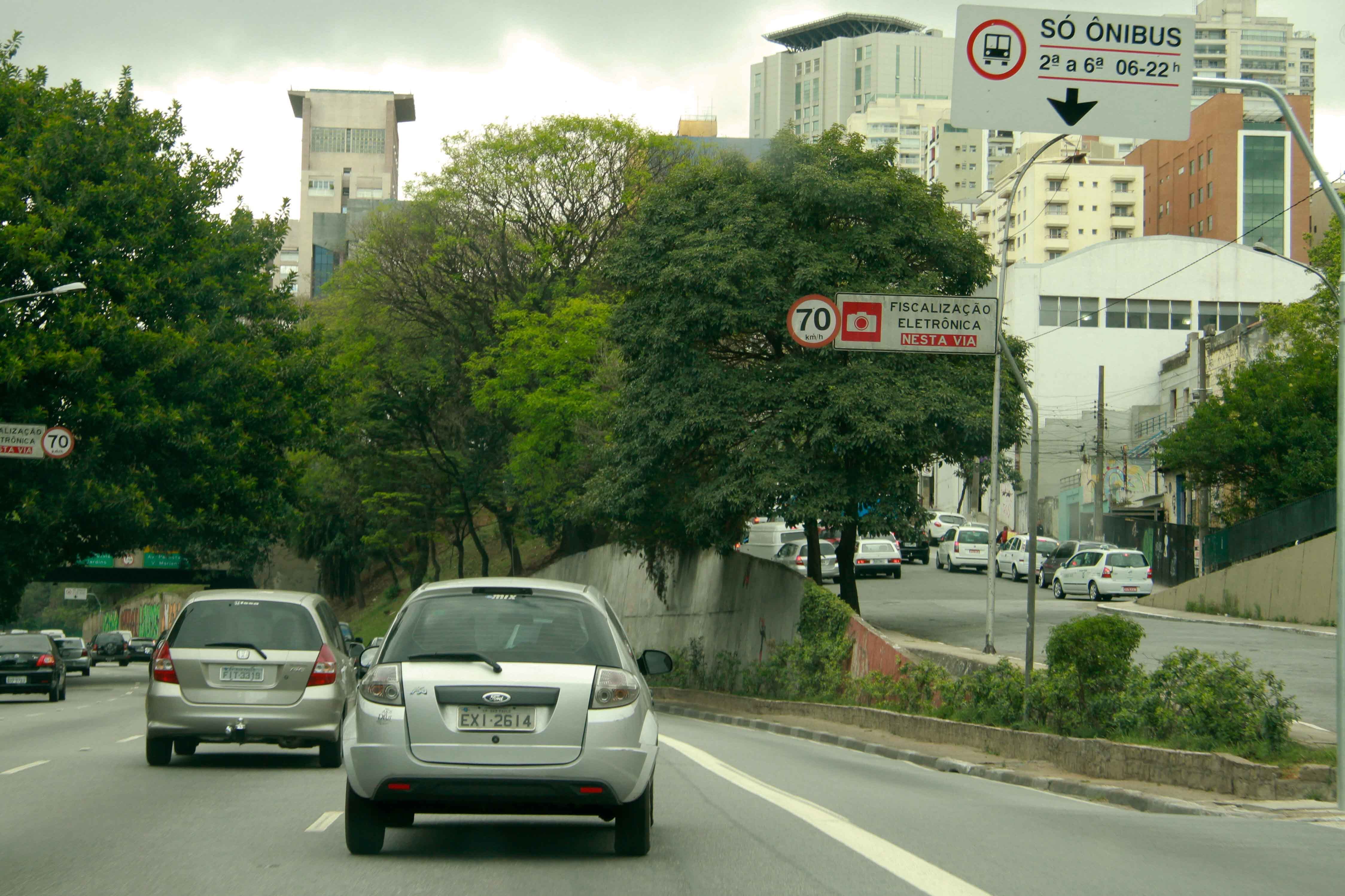 O segundo trecho percorrido foi o corredor Norte/Sul. O R7 embarcou às 9h58 na linha 175T-10 (metrô Santana/metrô Jabaquara) na rua Leite de Morais, zona norte da capital. O resultado do trajeto foi surpreendente