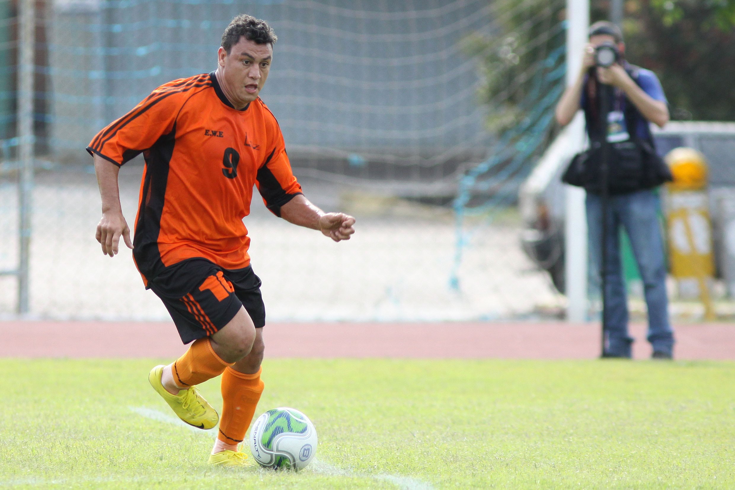 Popó também tem o futebol como foco. Ele requer a realização de fórum legislativo para debater os desafios, metas e
elaborar estratégias para a realização dos jogos da Copa do Mundo 2014 em
Salvador (BA)