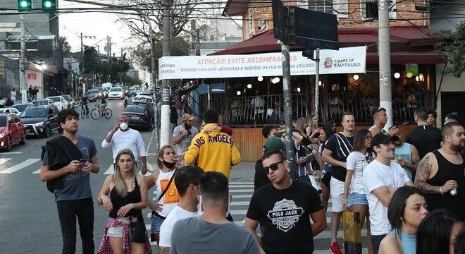 36 restaurantes e bares foram interditados por excederem o horário