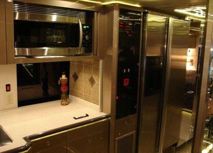 Com uma cozinha dessas, não dá vontade de sair, não é?