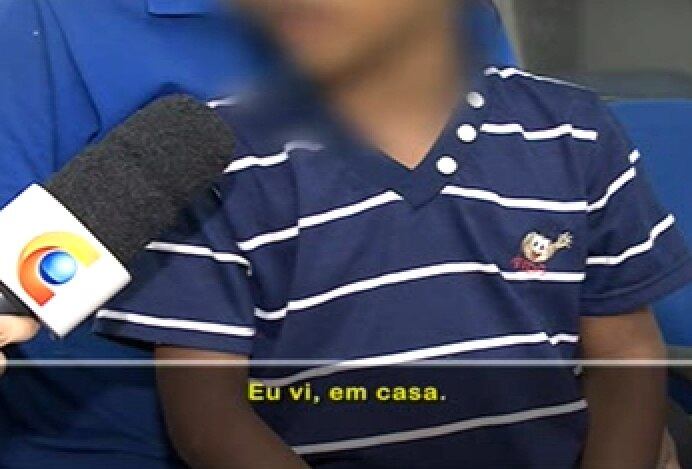 

O irmão da vítima disse à polícia que viu a mãe agredindo o
irmão dentro de casa. Ele ainda contou que os espancamentos eram constantes e
que a mulher usou um balde para machucar o nariz do garoto. Os dois foram recolhidos pelo Conselho Tutelar e levados para um abrigo da prefeitura