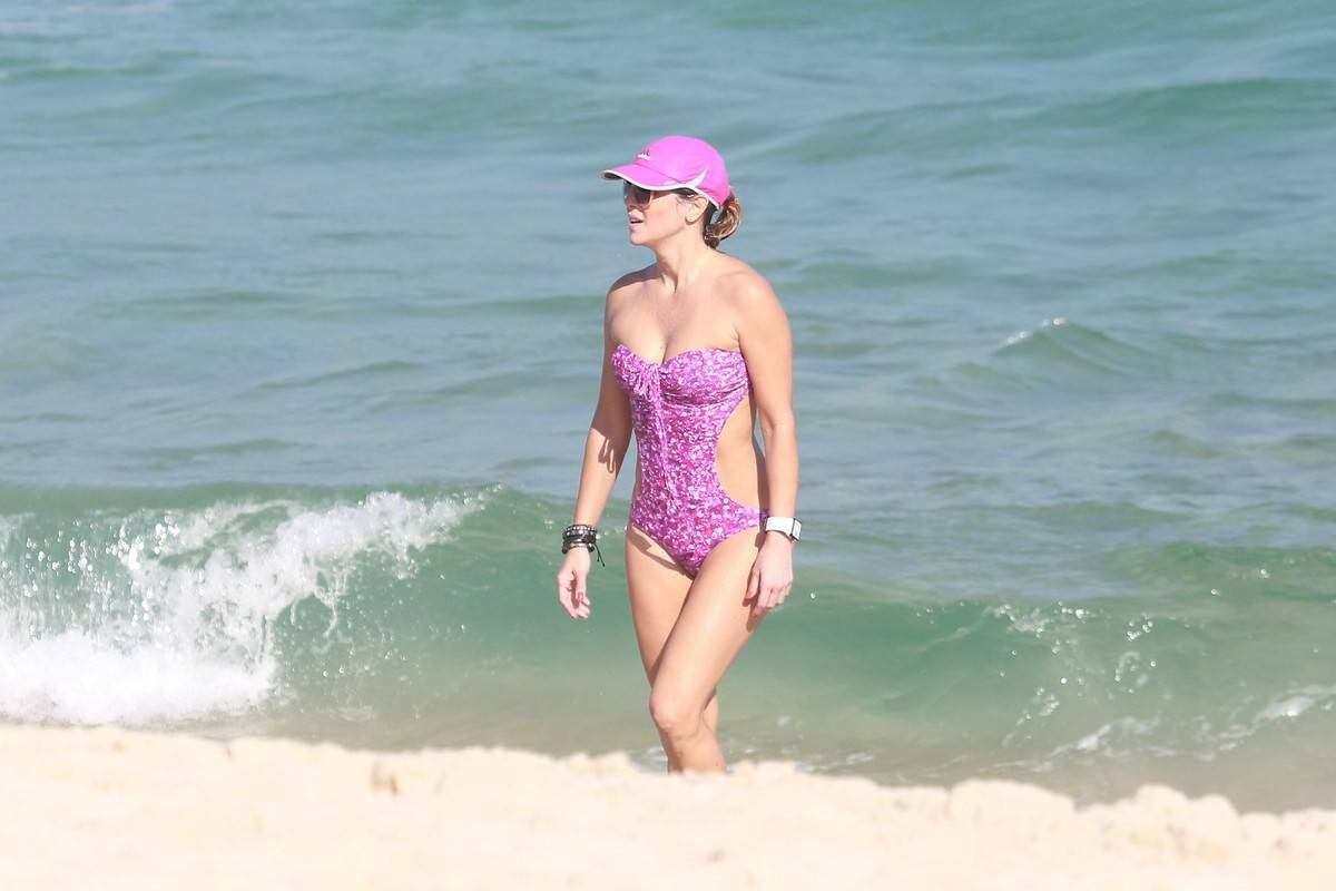 Christine Fernandes na praia da Barra da Tijuca, no Rio de Janeiro