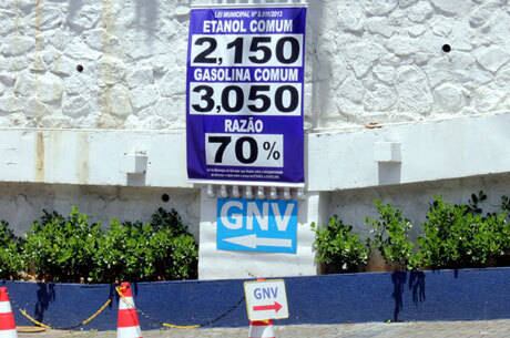 Além da relação entre os dois preços, no cartaz ou letreiro digital tem que constar ainda os valores do álcool e da gasolina