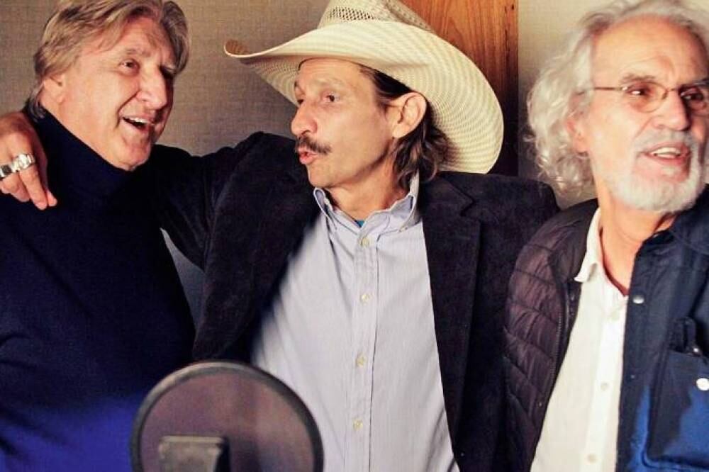 Asa Branca ao lado de Sérgio Reis e Renato Teixeira em gravação