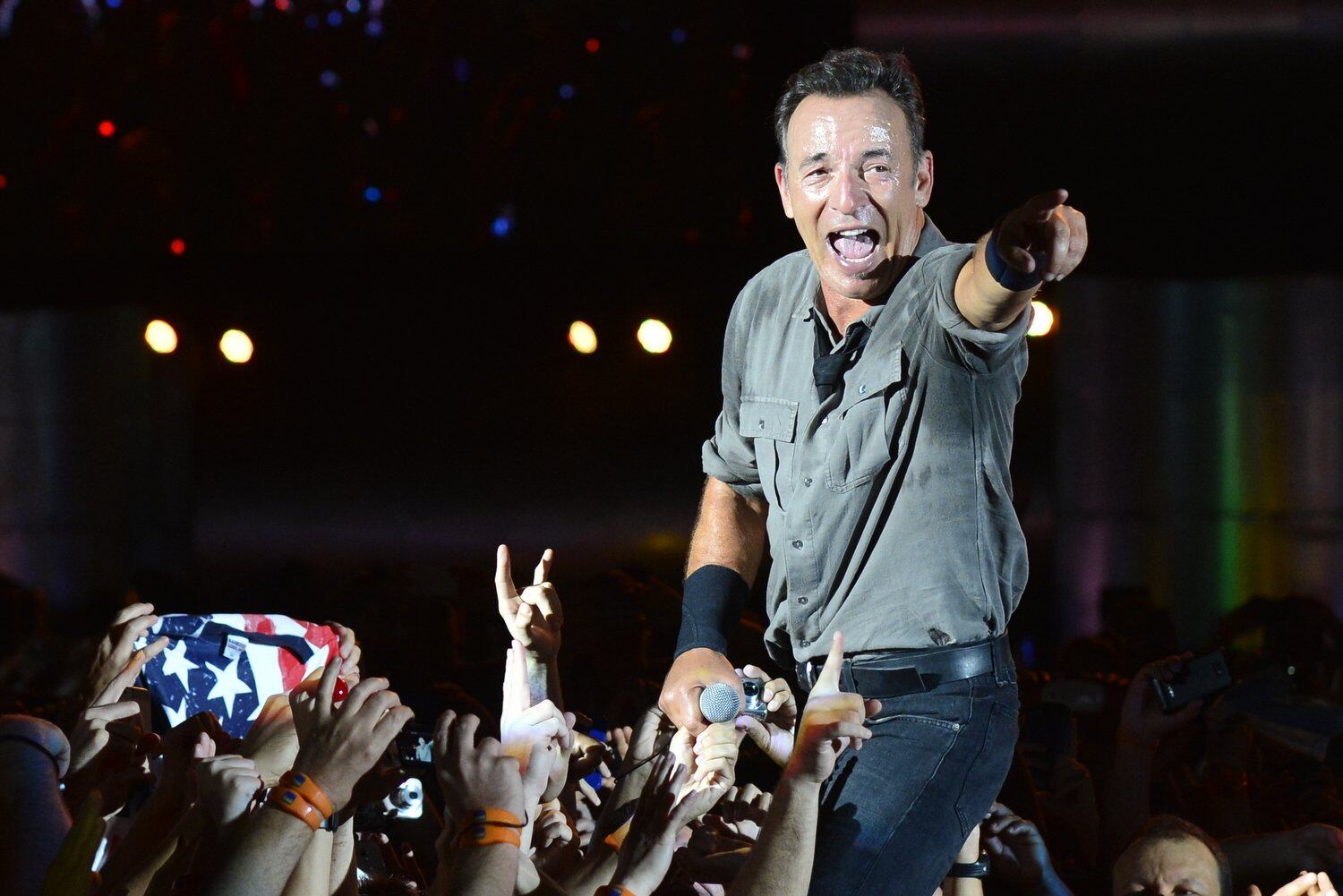 Bruce Springsteen
O filme Philadelphia rendeu a Springsteen um Oscar de melhor música original pela faixa Streets of Philadelphia, em 1993