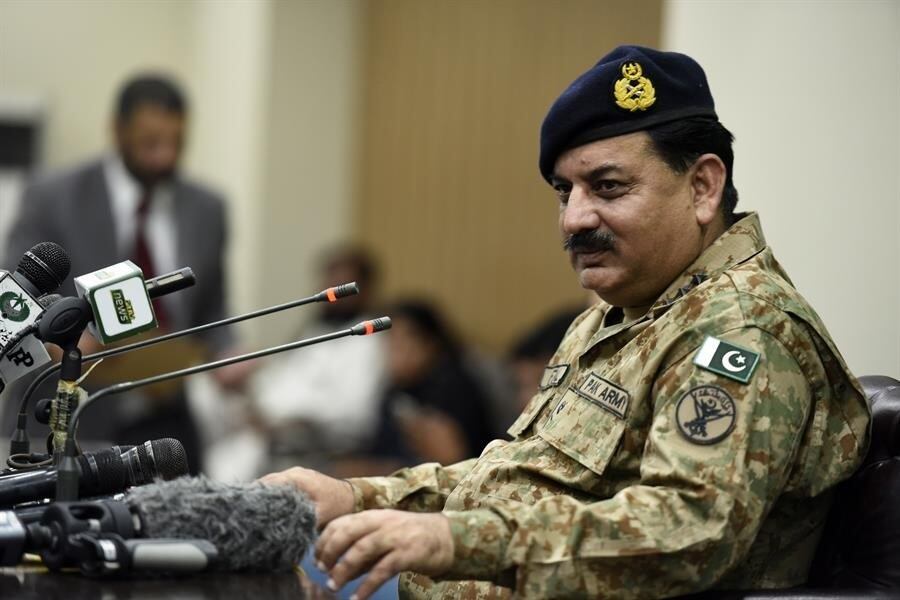 "Não é uma grande catástrofe. Só Mirpur foi atingida. Não há informações de danos em outras regiões do país", disse, em entrevista coletiva, o presidente da Autoridade Nacional de Gestão de Desastres, o general Mohammed Afzal

Leia também: Paquistão alerta 'genocídio' na
Caxemira e não vê diálogo com Índia