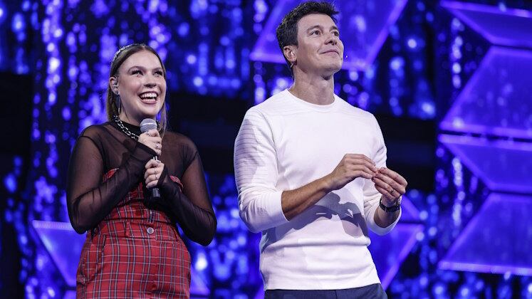 Já começou a contagem regressiva para a semifinal do Canta Comigo 5, que vai ao ar neste domingo (11), às 18h, na tela da Record TV. Em busca do prêmio de R$ 300 mil, nove candidatos retornam ao palco e encaram o paredão de jurados mais uma vez, mas apenas dois seguem para a grande final. Confira alguns spoilers!