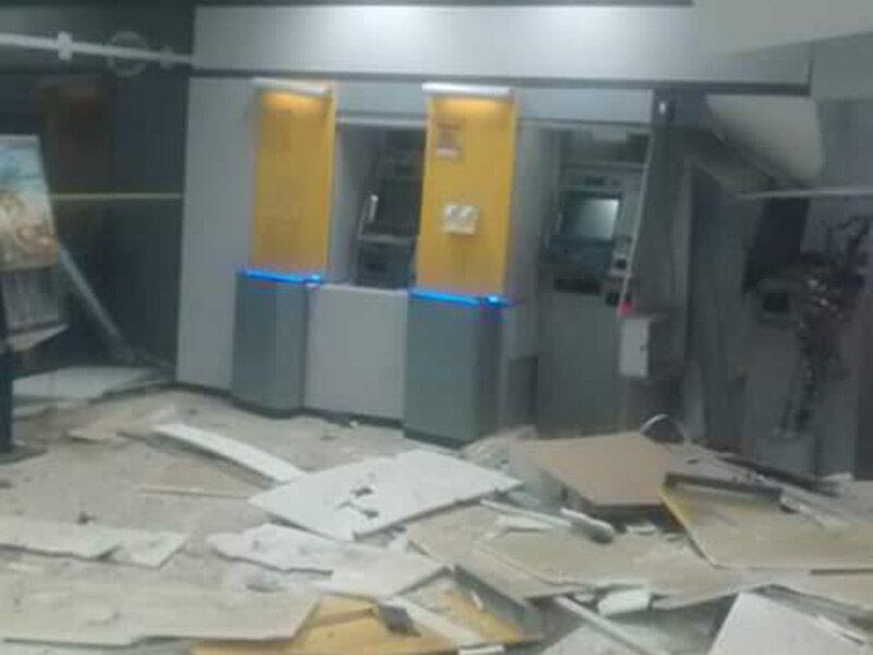 Com a explosão, a agência ficou com área de autoatendimento parcialmente destruída