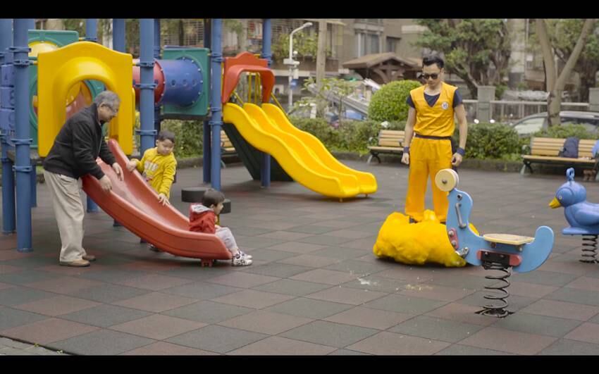 As crianças também foram à loucura ao se deparar com o Goku da vida real