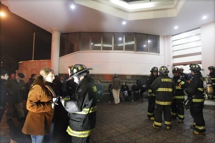 Assustados, chilenos deixaram suas casas temendo qualquer desabamento
