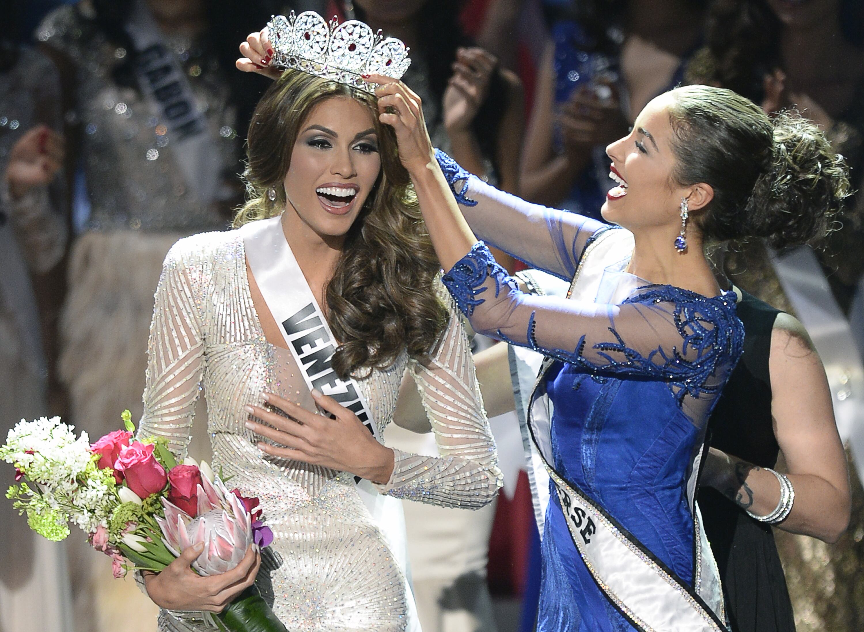 Neste sábado (9), a Venezuela chega a marca de sete coroações do Miss Universo. A candidata Gabriela Isler é a sucessora da americana Olivia Culpo e recebeu a coroa depois de um breve momento de confusão entre ela e a segunda colocada, a miss Espanha