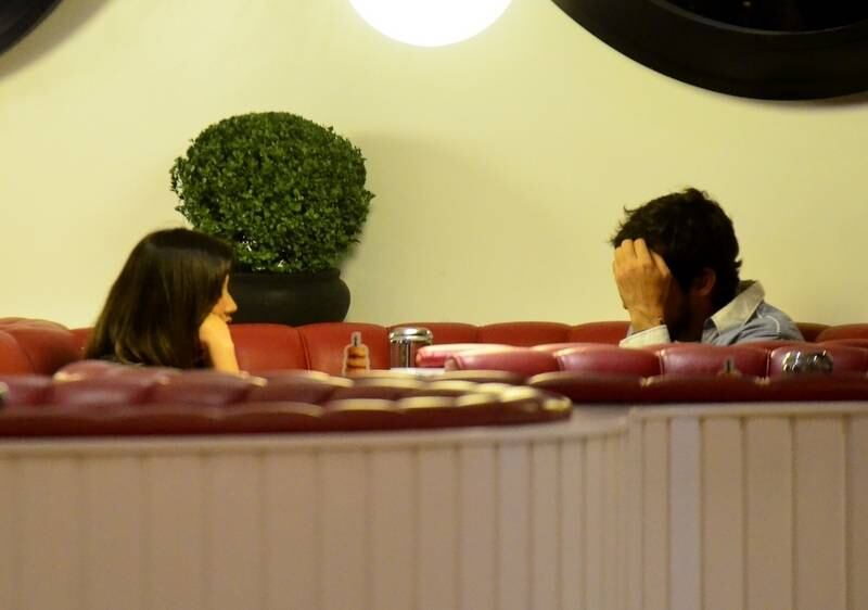 Novo affair?
Dani Suzuki foi fotografada jantando com um rapaz, nesta semana. Será que ela engatou um novo romance?