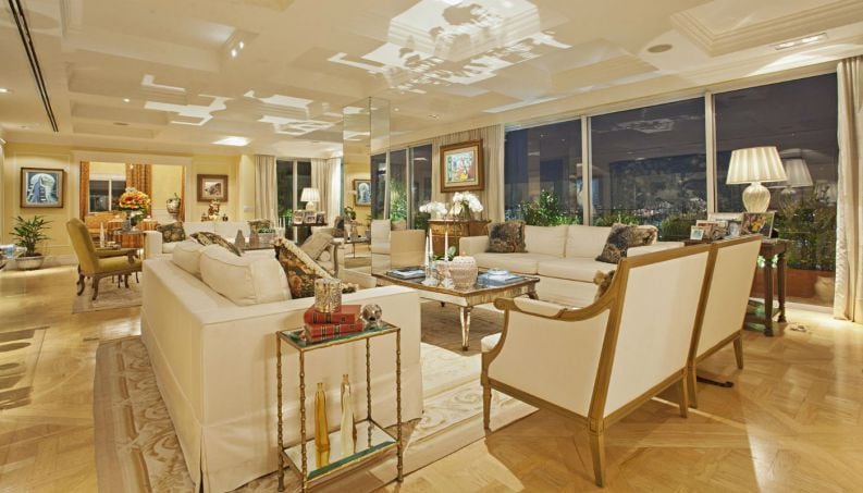 Nesse apartamento, já passaram os integrantes da banda Rolling Stones, em um jantar oferecido pelo casal no começo de 2016. O vocalista da banda, Mick Jagger, é pai do filho de Luciana 