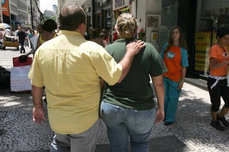 Os especialistas têm se aprofundado na busca de soluções deste tipo. A conhecida fórmula da diminuição da ingestão de calorias mesclada a um gasto maior de energia, com exercícios físicos, é sempre um caminho a ser seguido, mas, muitas vezes não é suficiente. Assim como em muitas cirurgias bariátricas, o procedimento parece perder a eficácia depois de um tempo, com muitos pacientes voltando a ganhar peso