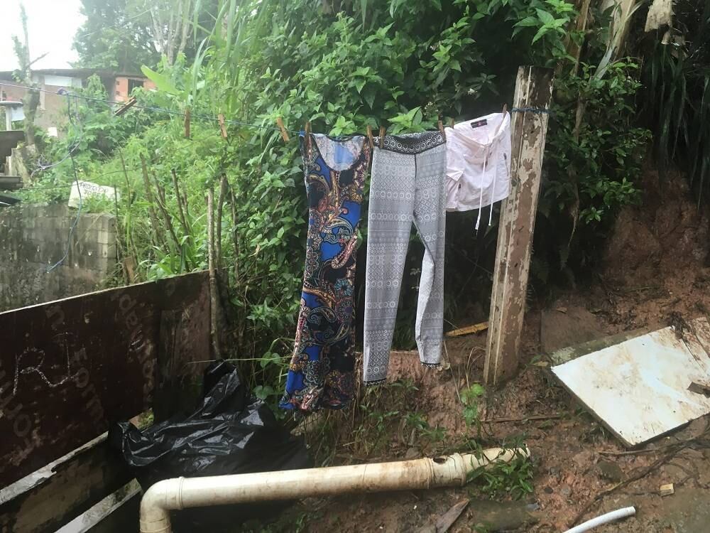 A reportagem do R7 esteve na casa do vendedor ambulante Wilson Alberto Rosa, no extremo da zona sul de SP