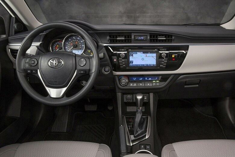 Por dentro, a primeira impressão é de que o interior está mais "classudo" — parece painel de carro mais caro

VEJA TAMBÉM

> Novo Toyota RAV4 chega ao Brasil R$ 22 mil mais barato, a partir de R$ 96,9 mil

> Volvo V40, carro mais seguro do mundo, é lançado no Brasil por R$ 115.900

> Fiesta surpreende e supera HB20 e Onix em maio; confira os 30 mais vendidos

Quer saber tudo sobre carros? Acesse R7.com/carros