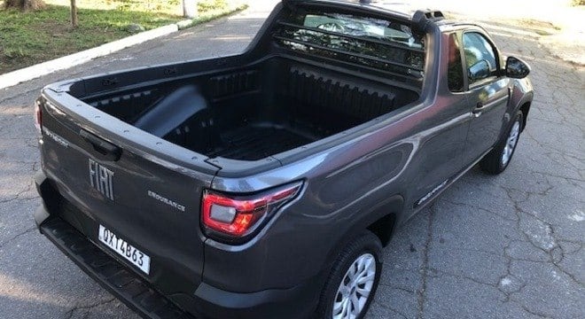 Caçamba comporta até 720kg de carga: a maior da categoria na versão Cabine Plus