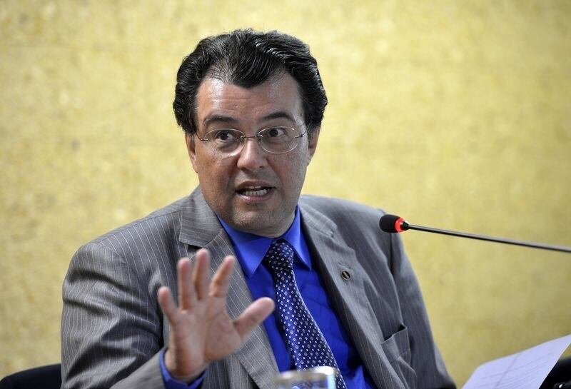 Braga deixou o Ministério das Minas e Energia e voltará ao Senado