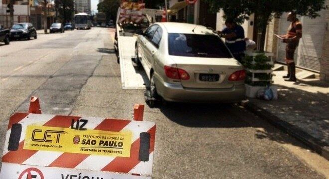 Veículo sem licenciamento pode ser guinchado