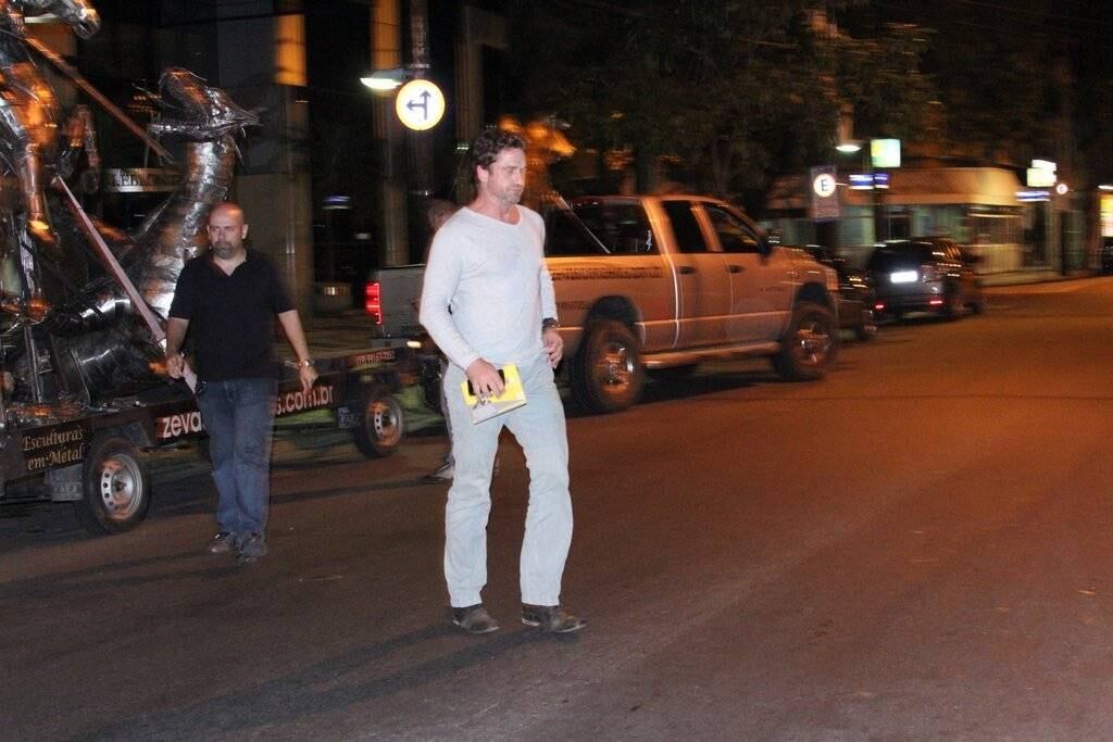 O ator foi fotografado passeando pelo bairro do Leblon, no Rio de Janeiro