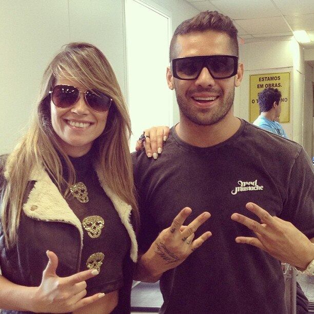 Fani Pacheco posta foto ao lado de Yuri, em pleno aeroporto