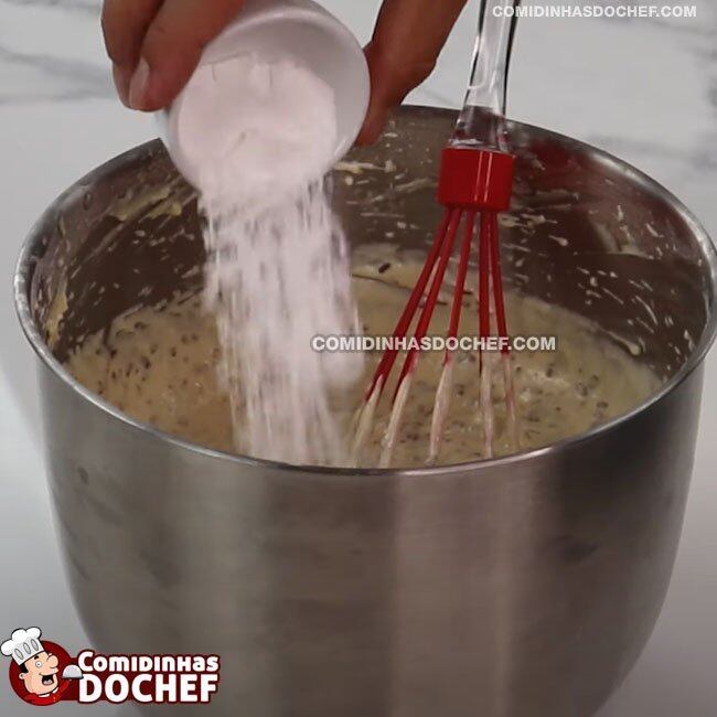 Bolo com Granulado na Massa