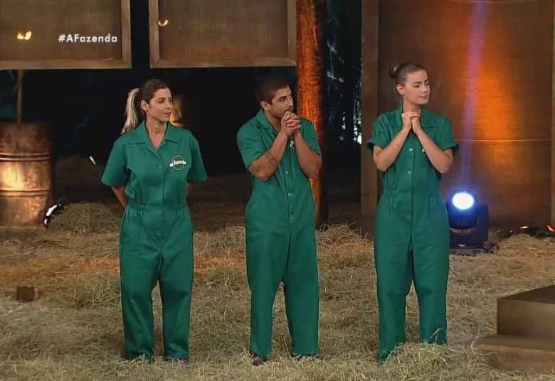 Não demorou muito para
Rayanne voltar à Roça. A peoa viu Douglas Sampaio vencer a última prova de A
Fazenda e, de quebra, garantir uma vaga na final do jogo, ao lado de Luka. A
rival da modelo, na votação antes da finalíssima, foi Ana Paula Minerato 

 

+ Em atividade, peões comentam momentos marcantes de cada uma das semanas de confinamento
+ Turma do Ronco: Peões descansam durante a tarde do último sábado de A Fazenda 8
+ Douglas, Rayanne e Ana Paula cantam músicas de Latino e peão enfatiza: “Quem planta sacanagem colhe solidão”


