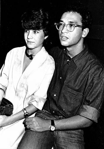 Acredite se quiser, este casal acima é formado por Paula Toller e Herbert Vianna. Os roqueiros se relacionaram no meio da década de 80. Paula também namorou o músico Leoni