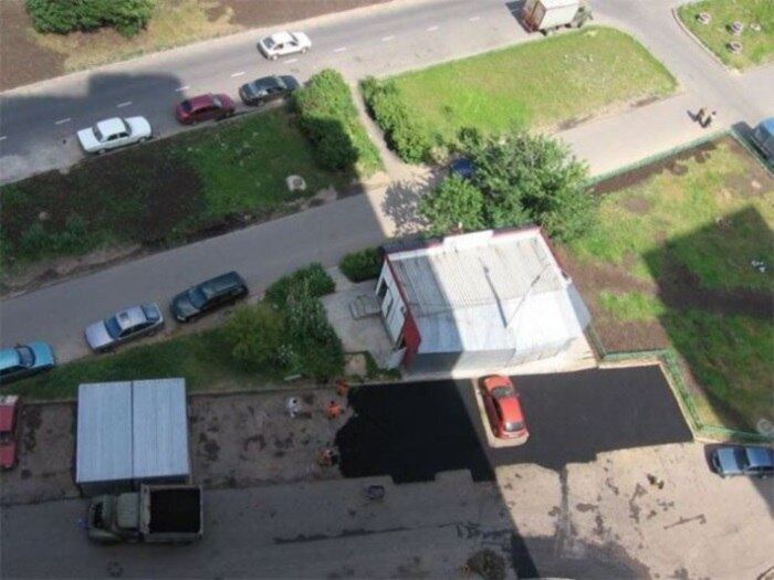 Esse carro vermelho acabou com todo o planejamento da obra!