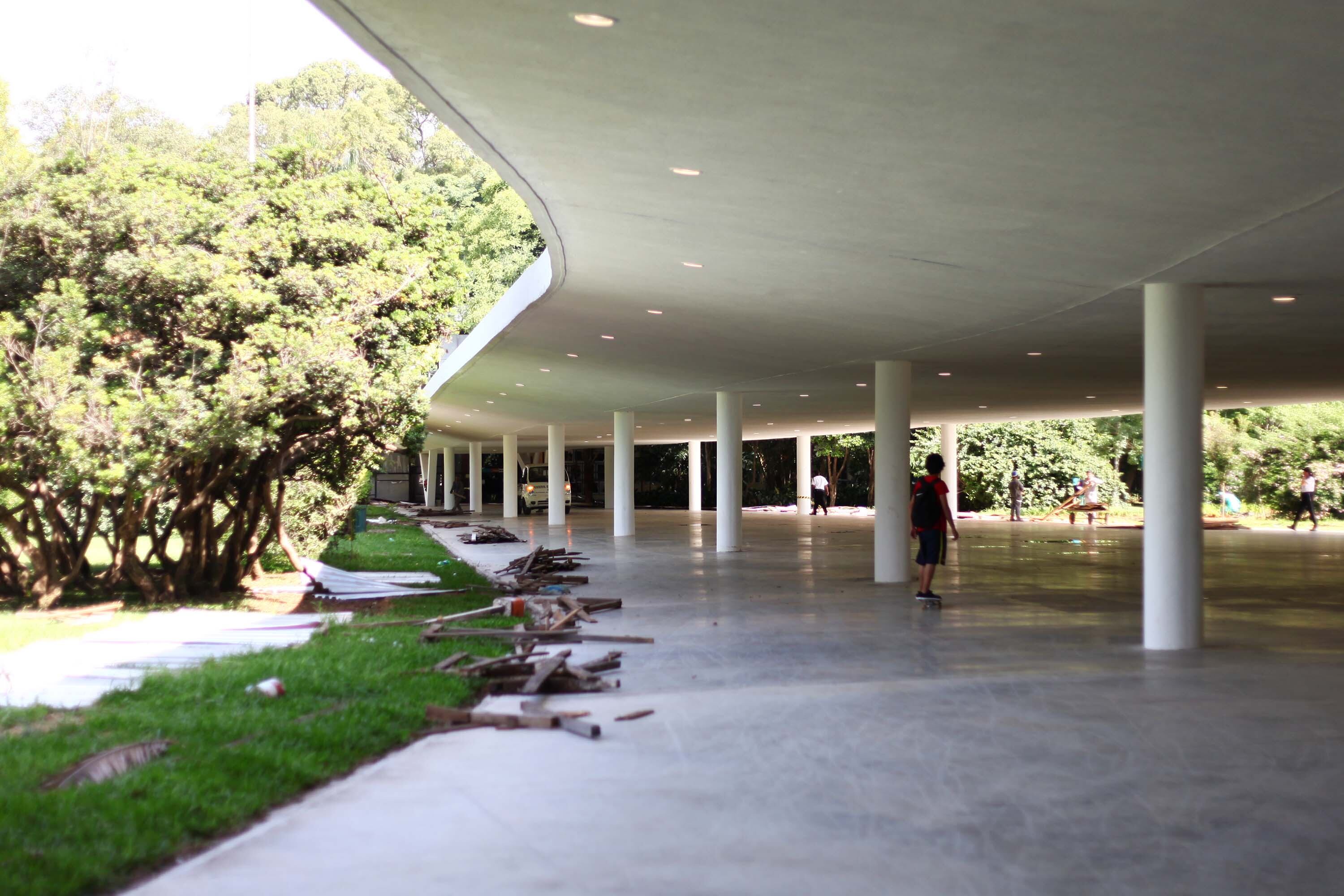 A marquise foi construída em 1954 por Oscar Niemeyer