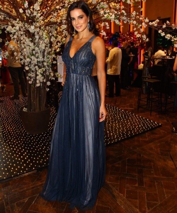 Vera Viel também arrasa nos vestidos de luxo 